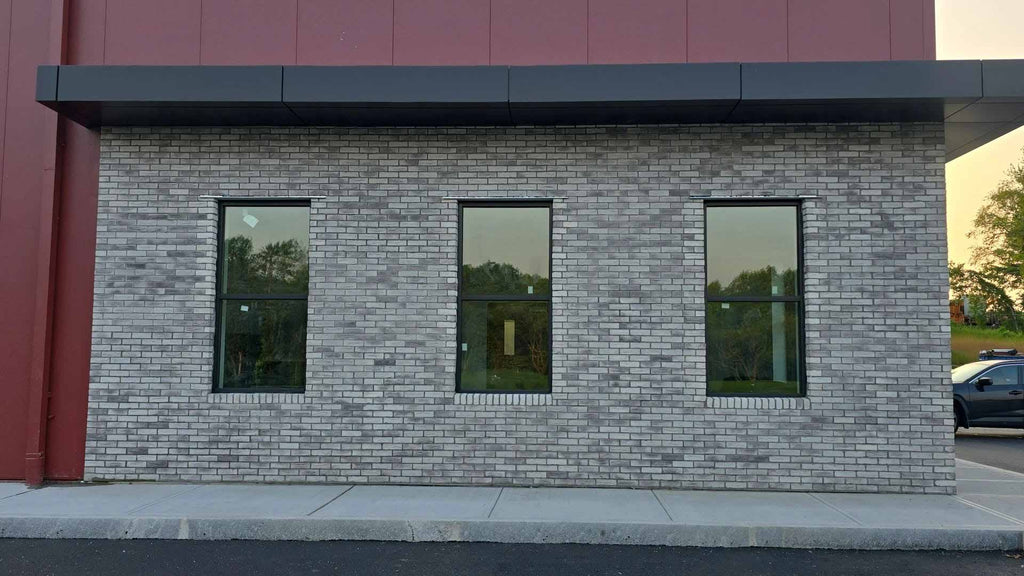 Aura Brick 1001. Thin Brick Veneer in Varying Tones of Gray. 1/2″ Thickness. Weathered and Matte Finish.
