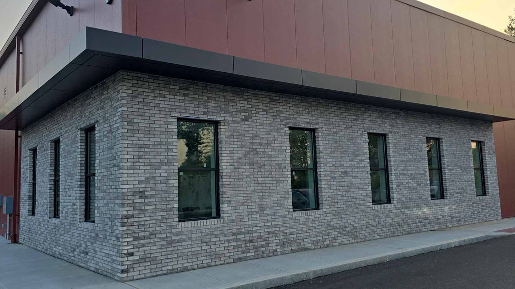 Aura Brick 1001. Thin Brick Veneer in Varying Tones of Gray. 1/2″ Thickness. Weathered and Matte Finish.