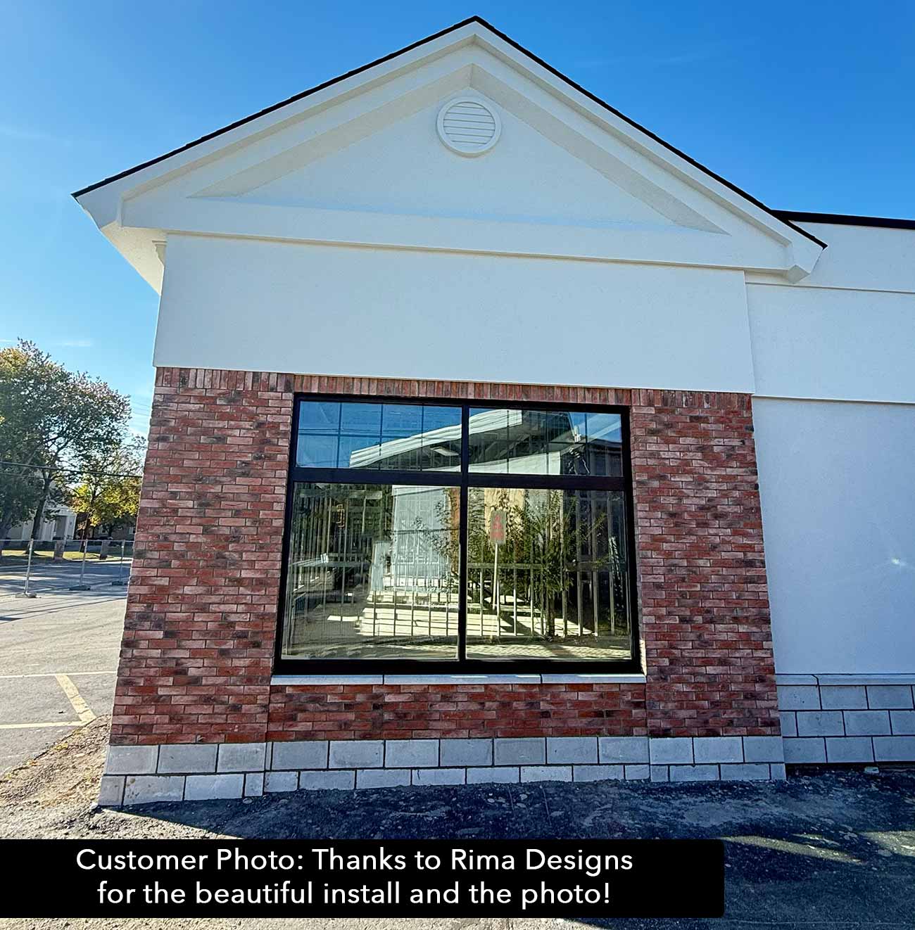 Aura Brick 1005. Earthy Toned Thin Brick Veneer with Peach Background. Half-Inch Thickness. Handcrafted Appearance with Worn Corners.