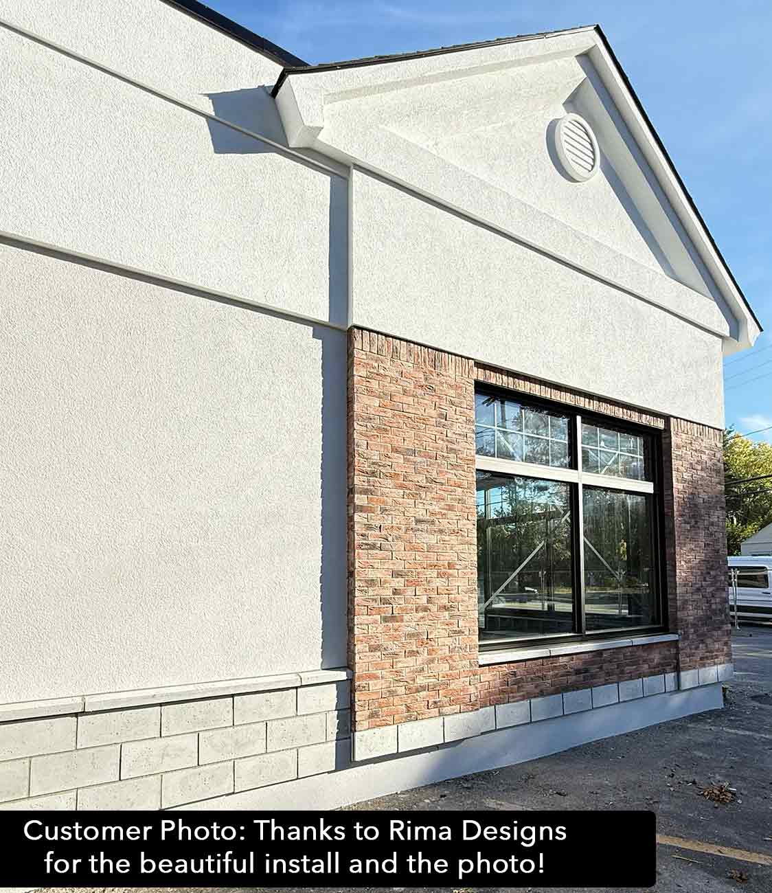 Aura Brick 1005. Earthy Toned Thin Brick Veneer with Peach Background. Half-Inch Thickness. Handcrafted Appearance with Worn Corners.