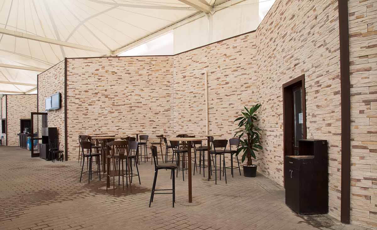 Modulado Fino 5617. Stacked Stone in Modular Panels. Warm Cream/Yellow Shades. Groutless Application.